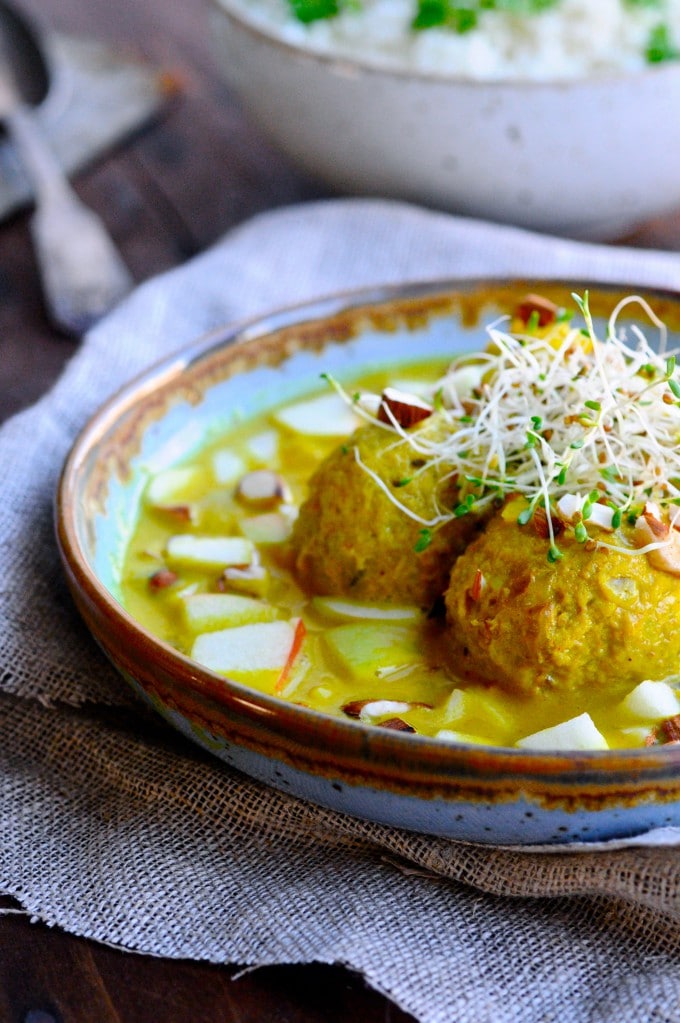 Boller i karry med kokosmælk | www.juliekarla.dk