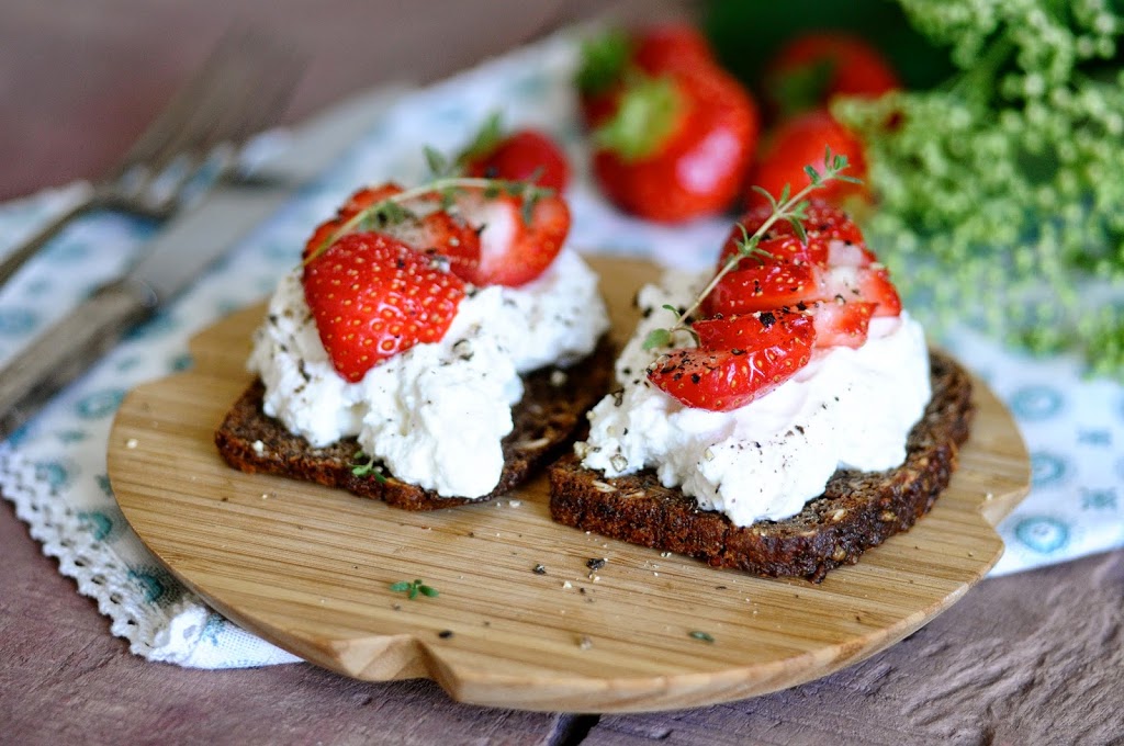 rugbrød med ricotta og timian