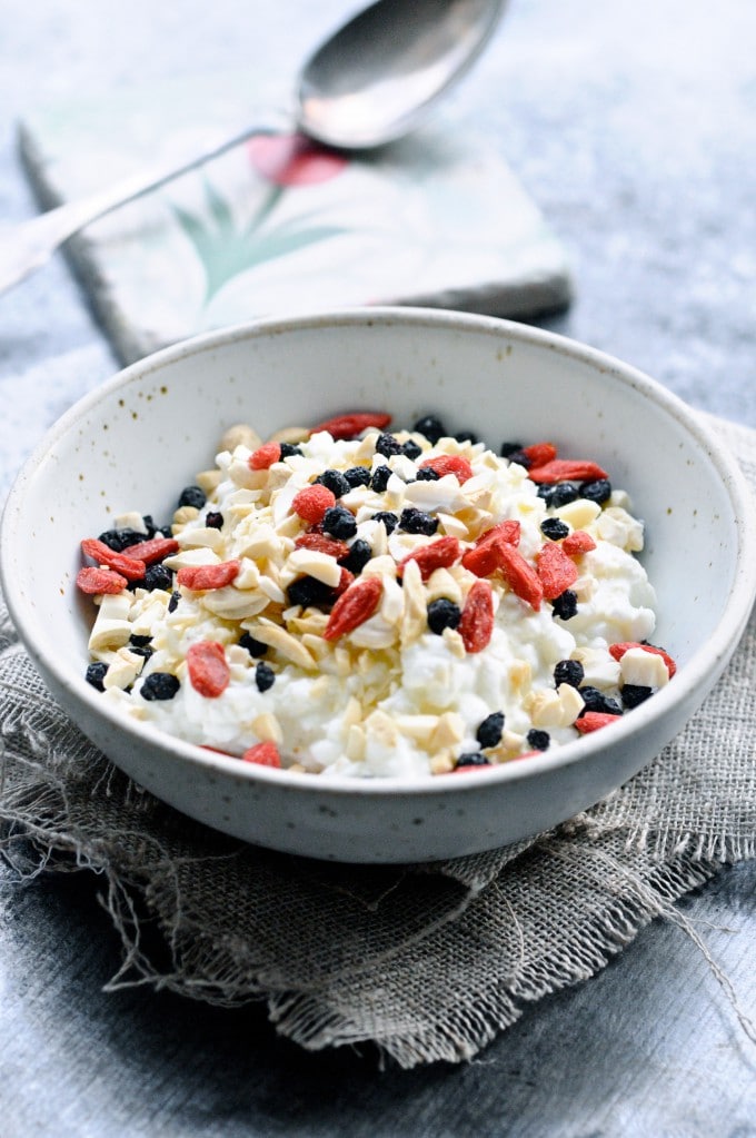 Hytteost snack med toppings | www.juliekarla.dk