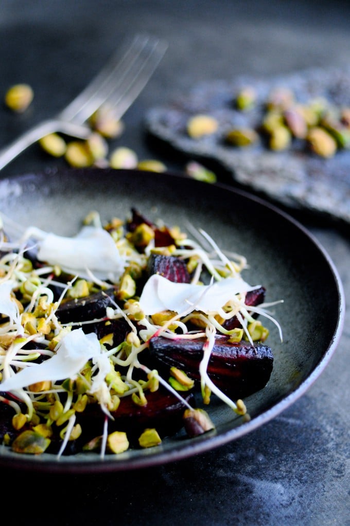 Rødbedesalat med gedeost og pistacienødder | www.juliekarla.dk