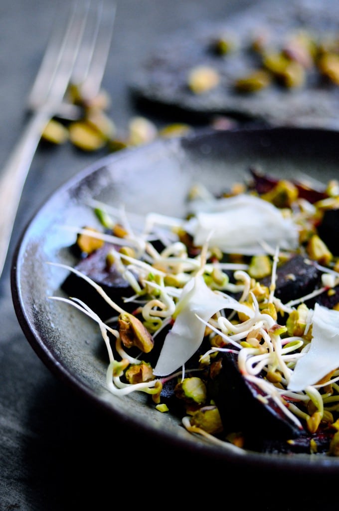 Rødbedesalat med gedeost og spirer | www.juliekarla.dk