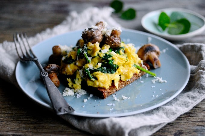 Sund scrambled eggs opskrift
