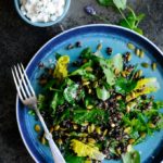 Grøn salat med ærteskud