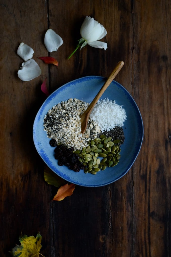 Ingredienserne til min morgenmad med havregryn og kokosmælk