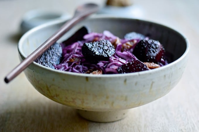Salat med rødkål og bagte rødbeder