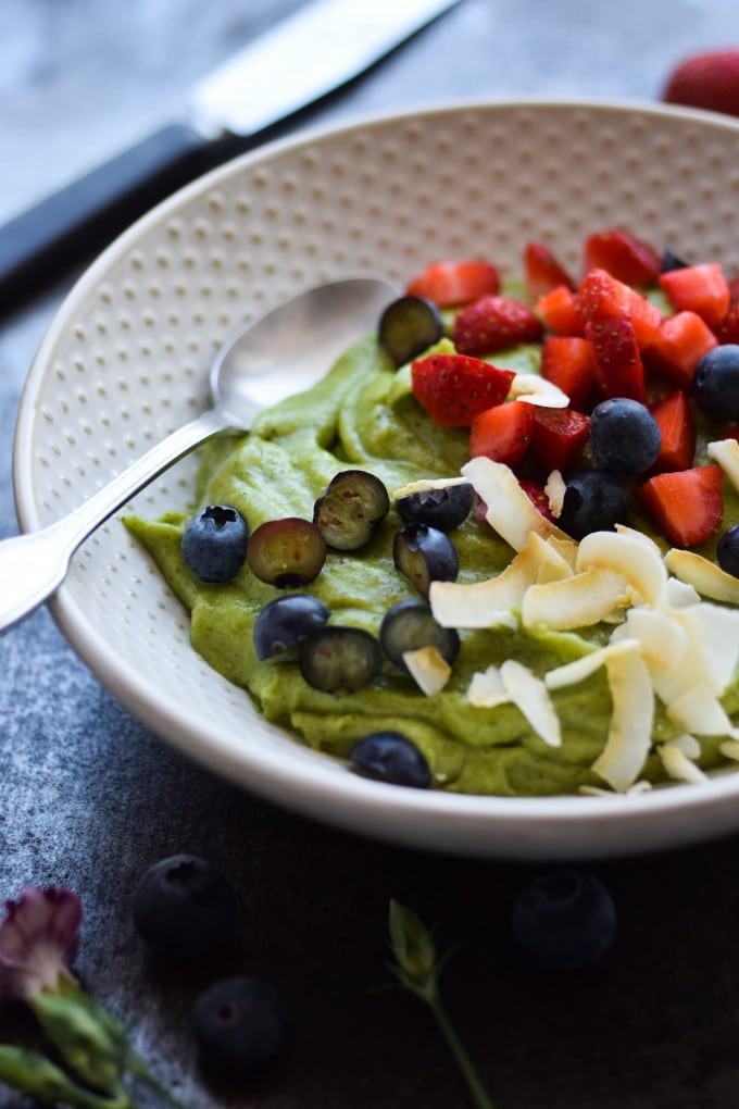 Nem smoothie bowl opskrift