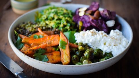 Salat Med Sode Kartofler Og Gurkemejedressing Juliekarla