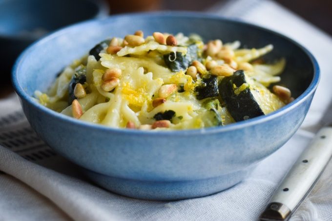Pasta med parmesan, citron og friske krydderurter