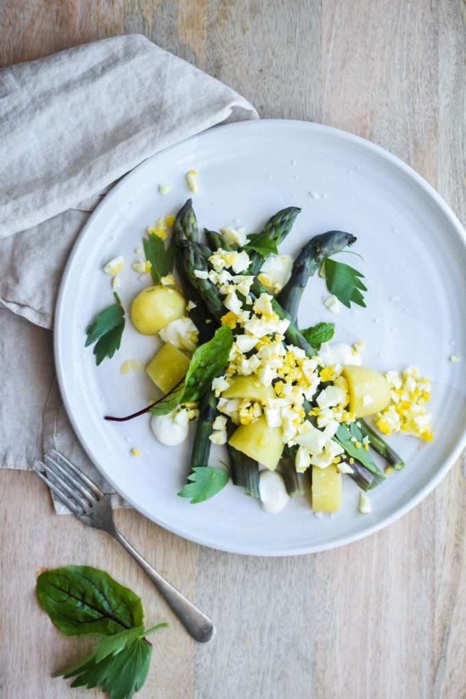 Salat med asparges og citron mayonnaise