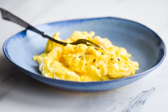 god scrambled eggs opskrift