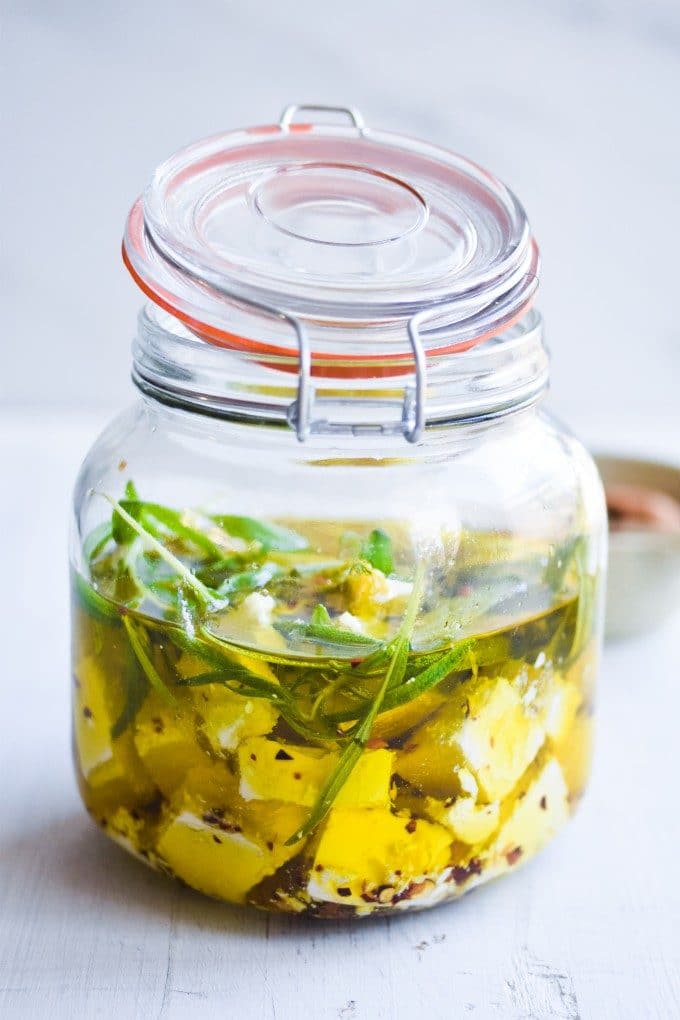 marineret feta i glas