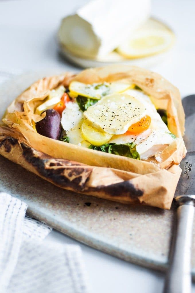 Fisk en papilotte er fiskepakker med torsk