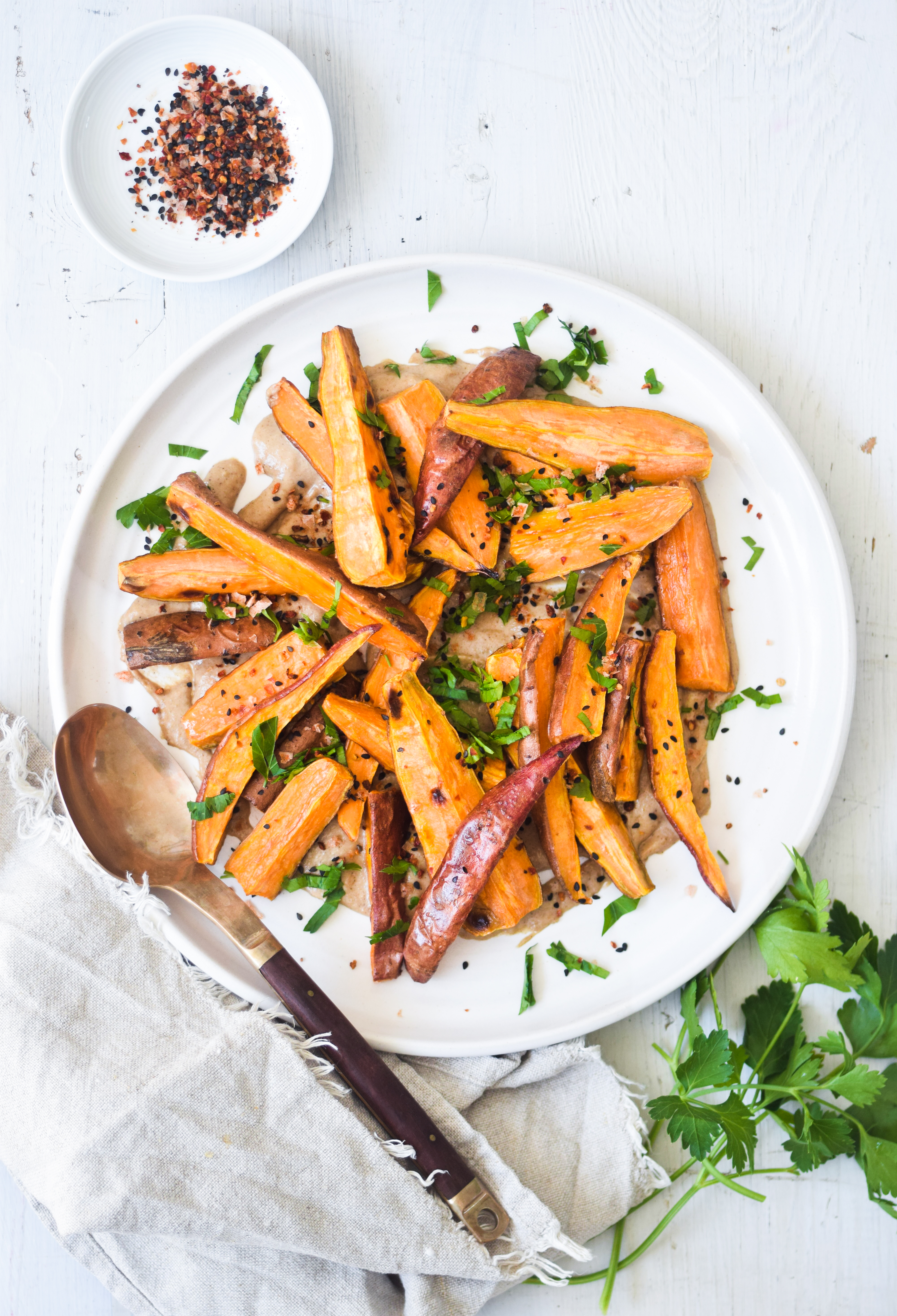 Bagte Sode Kartofler Med Tahin Misodressing Juliekarla