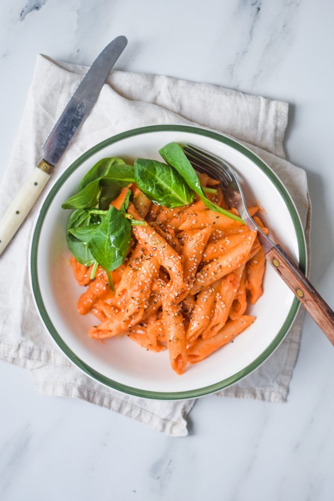 Pastaopskrift med sovs