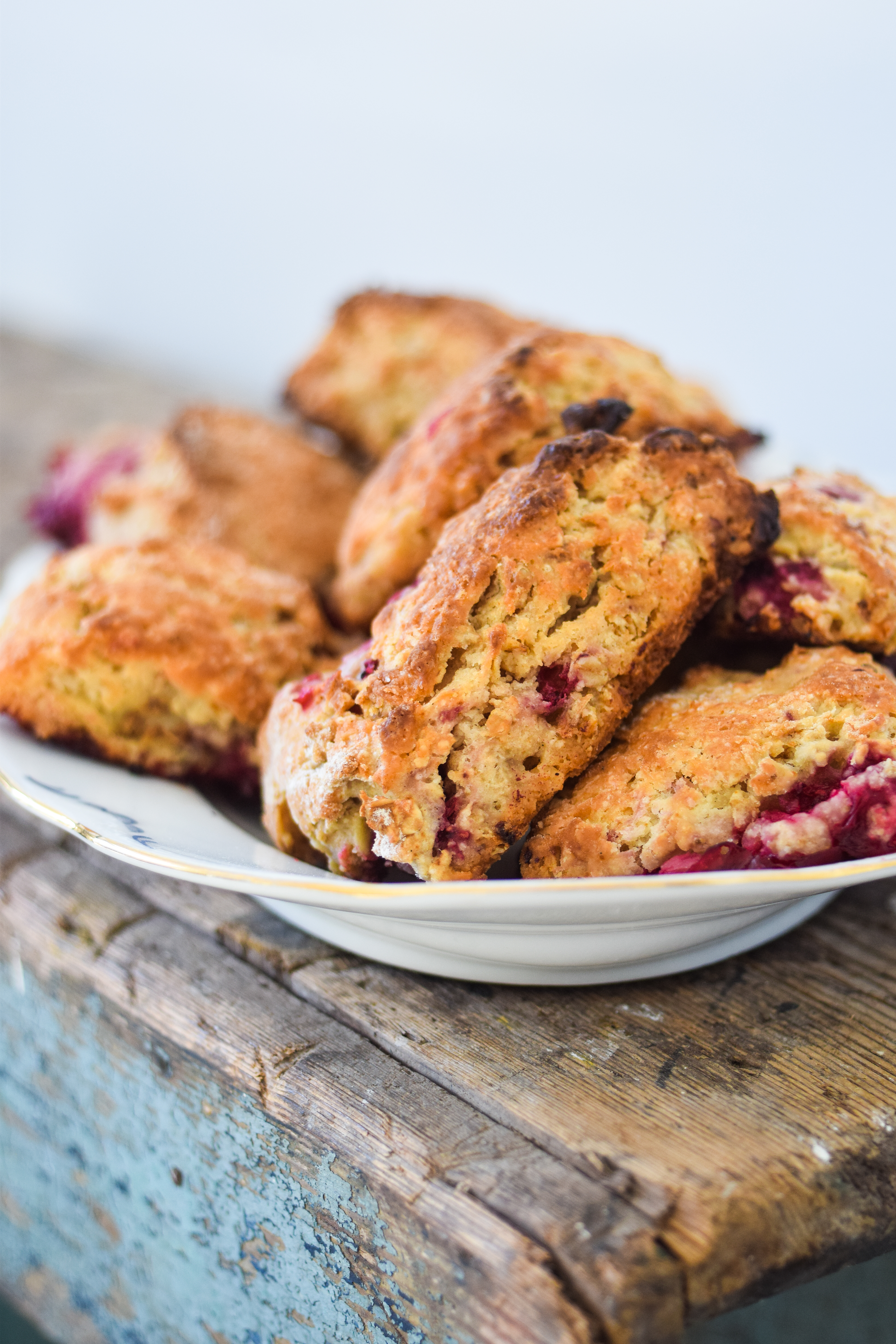 Scones opskrift med hindbær og granola