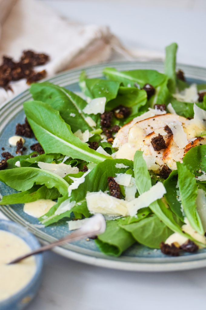 Cæsarsalat opskrift med rugbrød