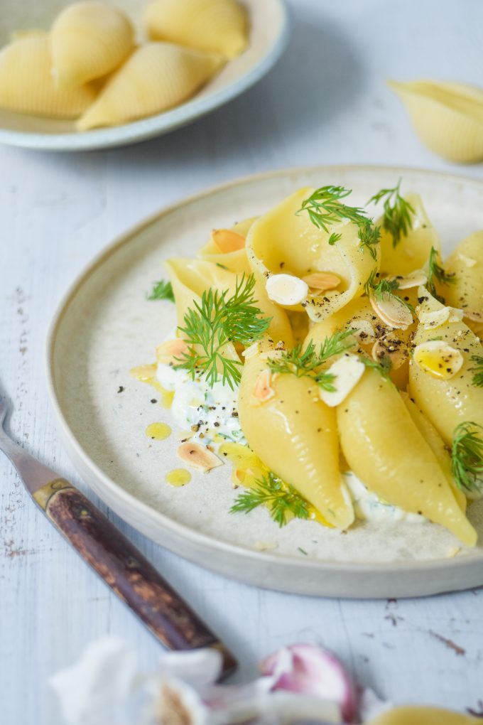 Cremet pastasalat med dild