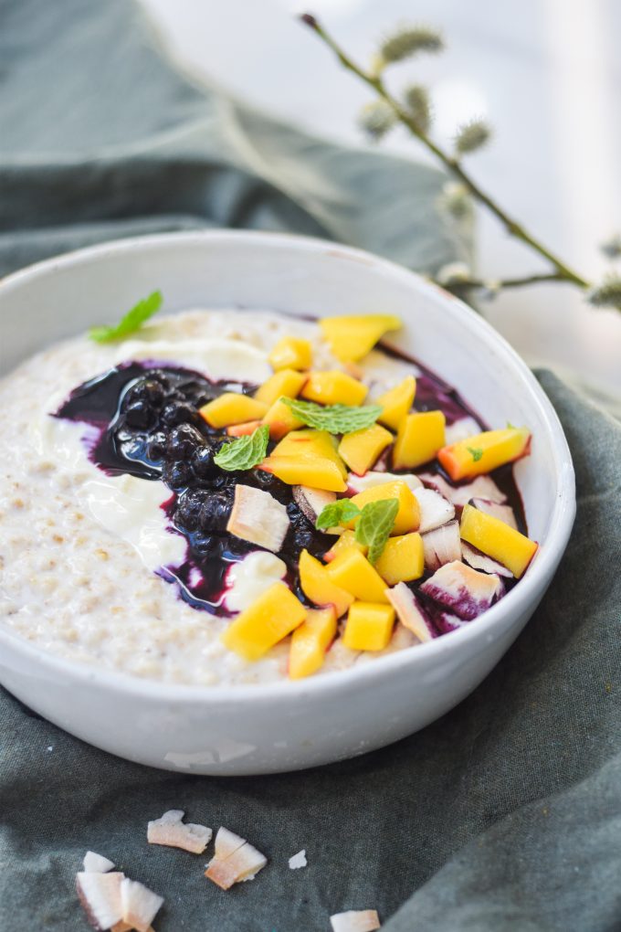 havregrød med kokosmælk og topping