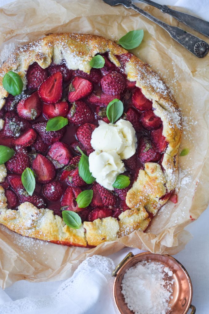 Dessert galette med bær