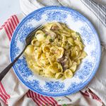 Fransk løgsuppe pasta i gryde