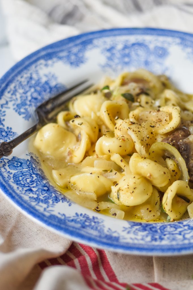 opskrift på Fransk løgsuppe pasta