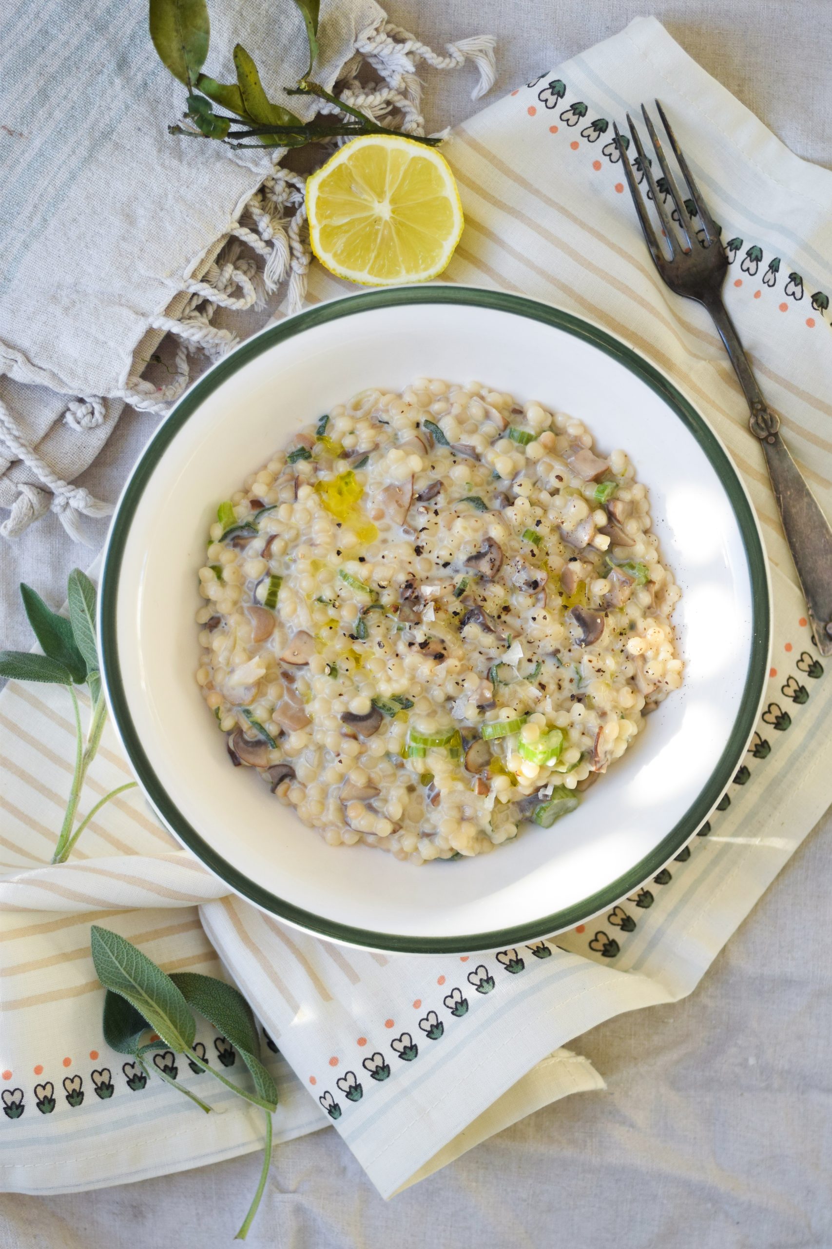Perlecouscous opskrift - En cremet ret med svampe, salvie og parmesan
